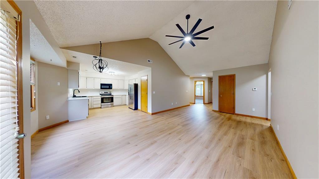 2908 Meadow Drive Property Photo 3