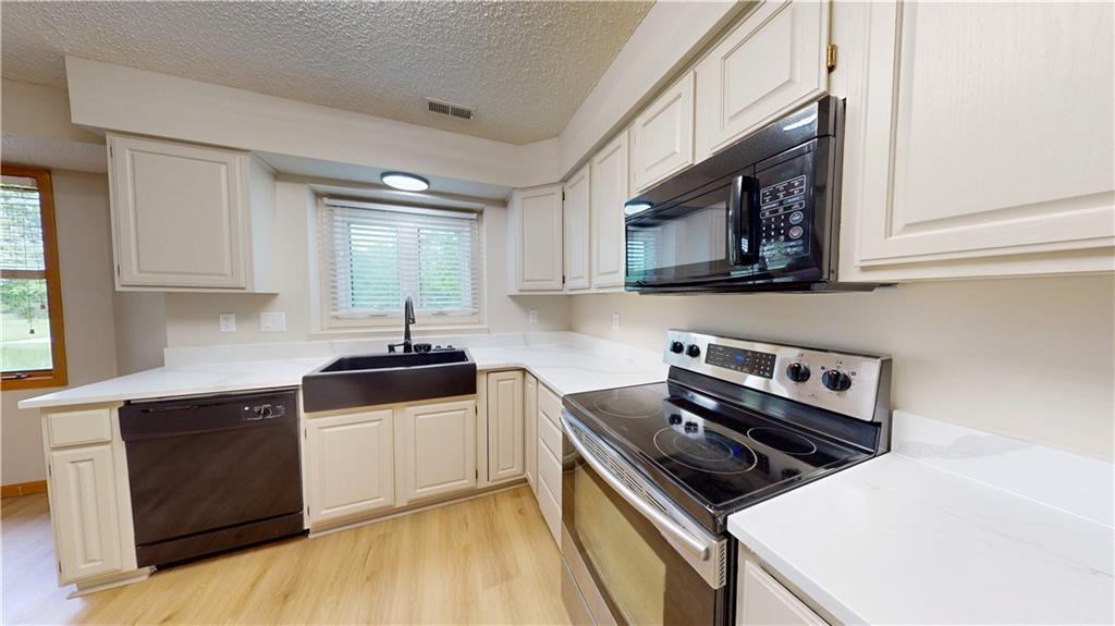 2908 Meadow Drive Property Photo 6