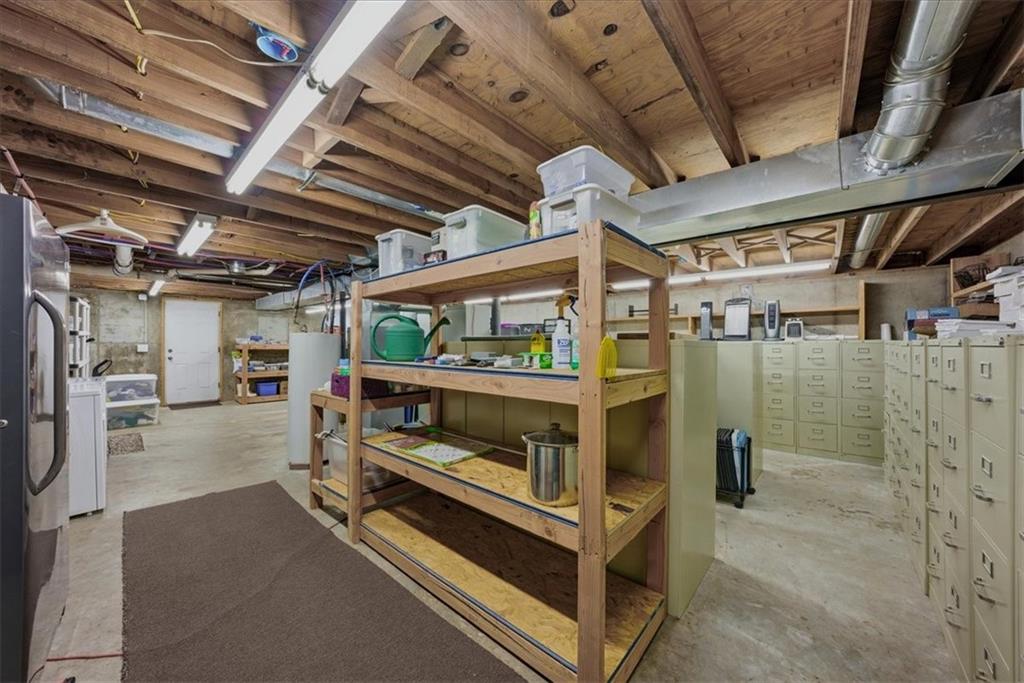 2450 Lowenstein Drive Property Photo 22
