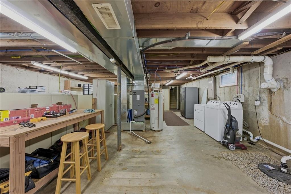 2450 Lowenstein Drive Property Photo 23