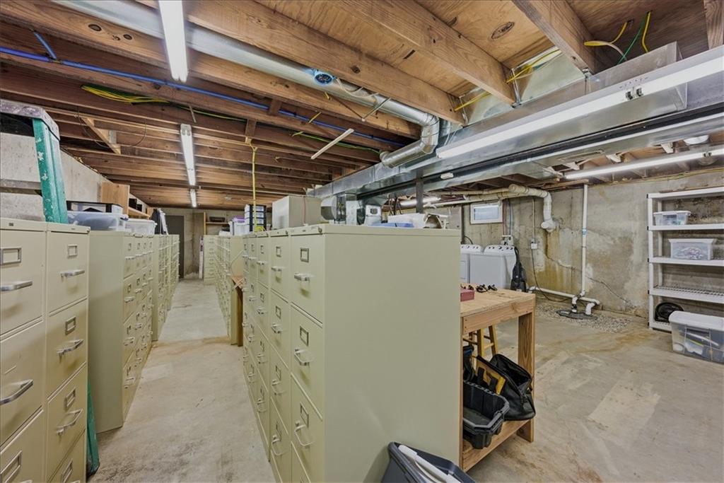 2450 Lowenstein Drive Property Photo 24