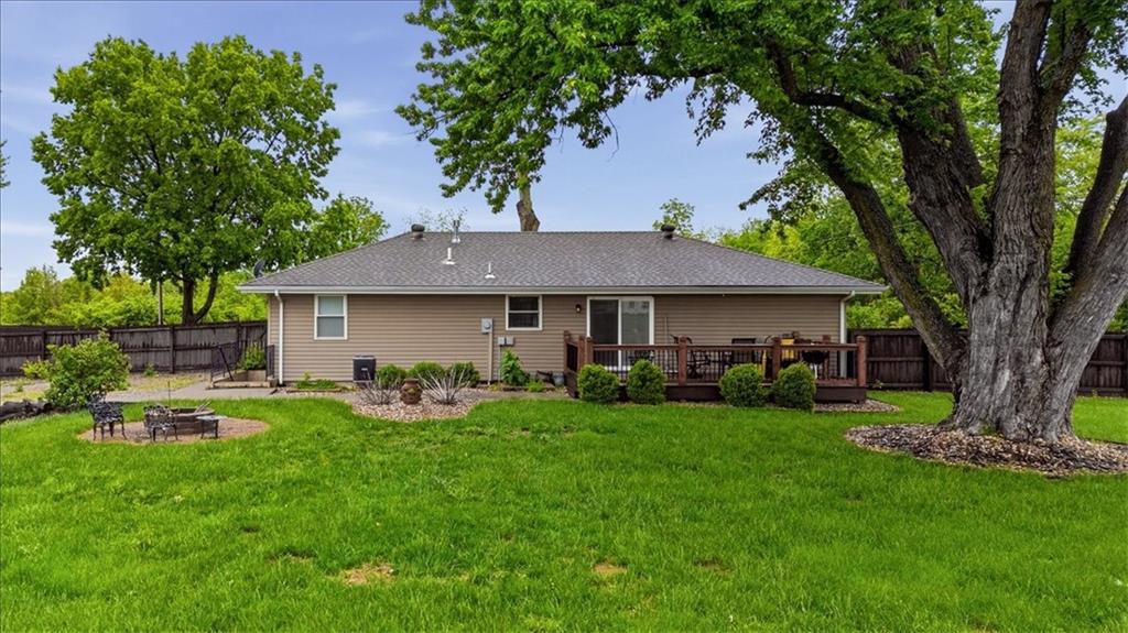 2450 Lowenstein Drive Property Photo 29