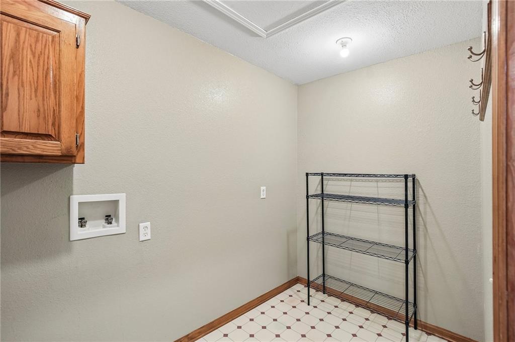 204 E 8th Street Property Photo 25