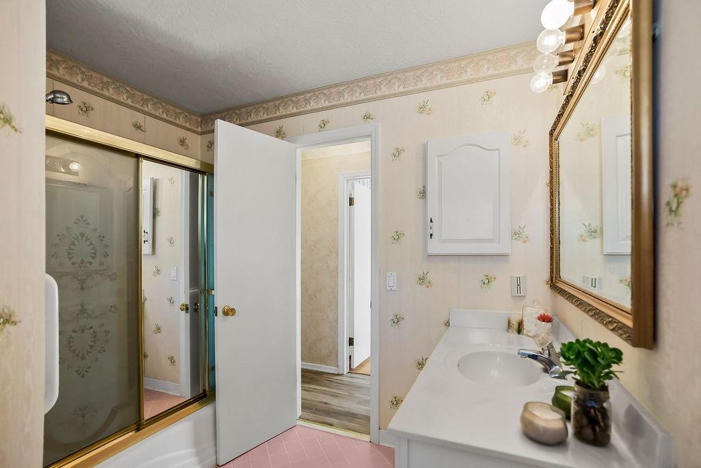 12116 E 46th Street Property Photo 20