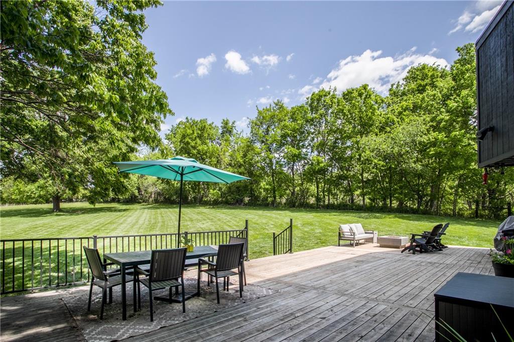3909 Ne Beach Road Property Photo 2