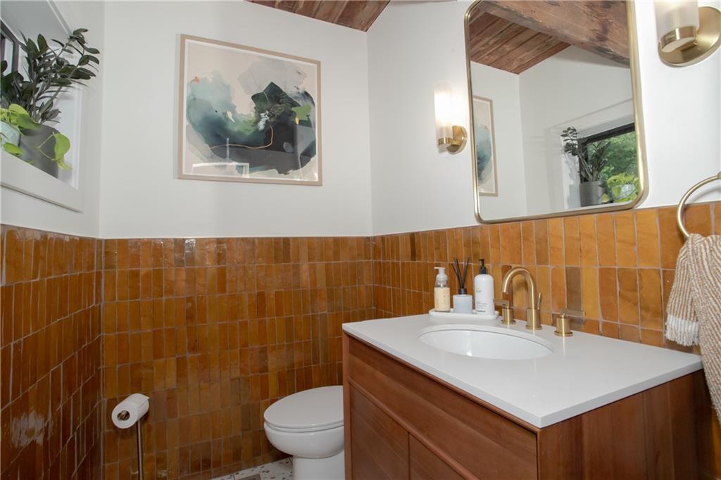 3909 Ne Beach Road Property Photo 11