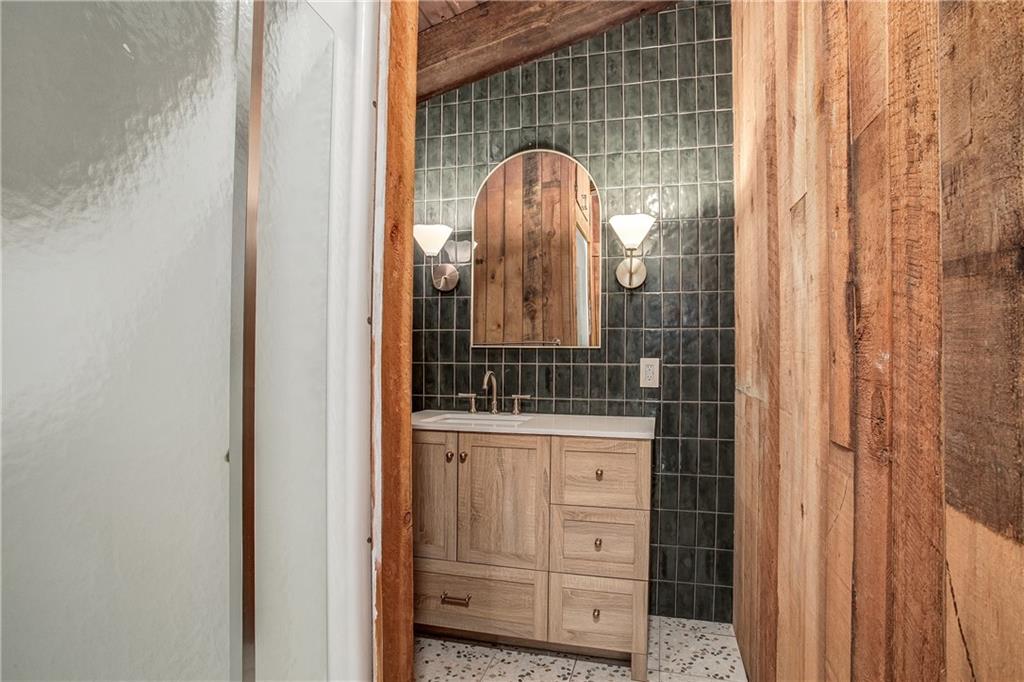 3909 Ne Beach Road Property Photo 16