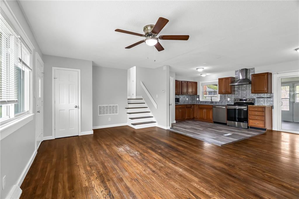 604 Nw Carroll Drive Property Photo 4
