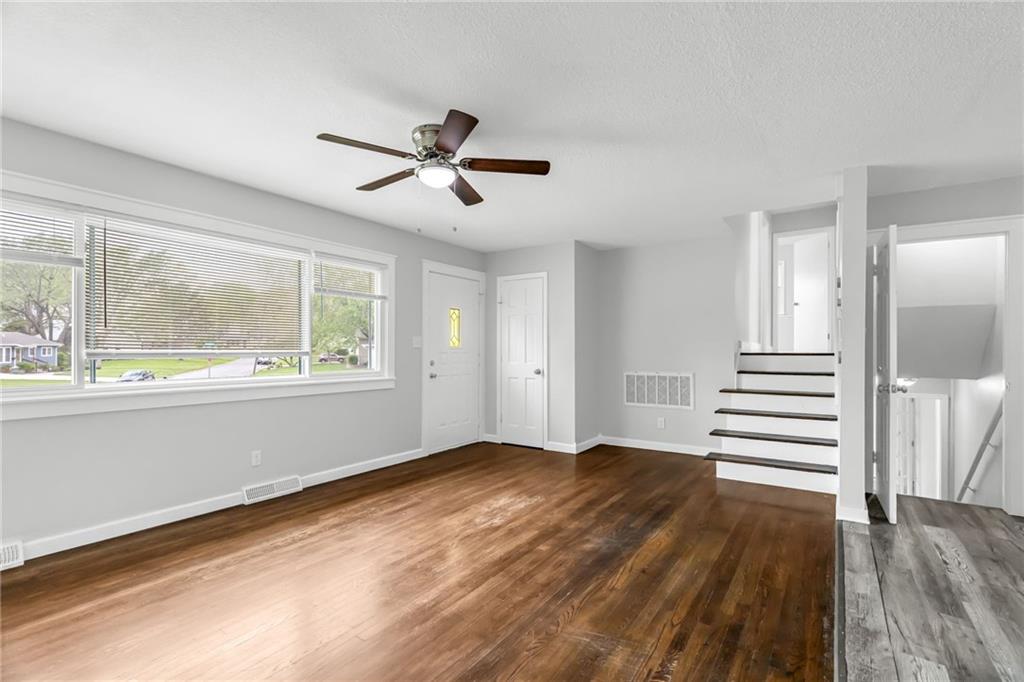 604 Nw Carroll Drive Property Photo 5