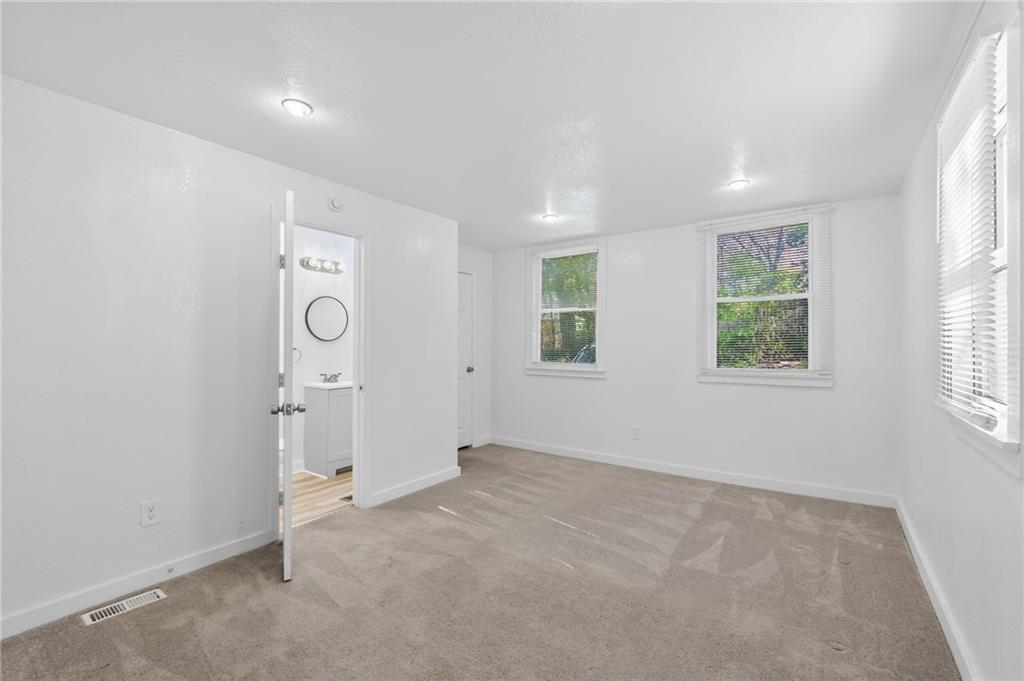 1308 E 59th Street Property Photo 15