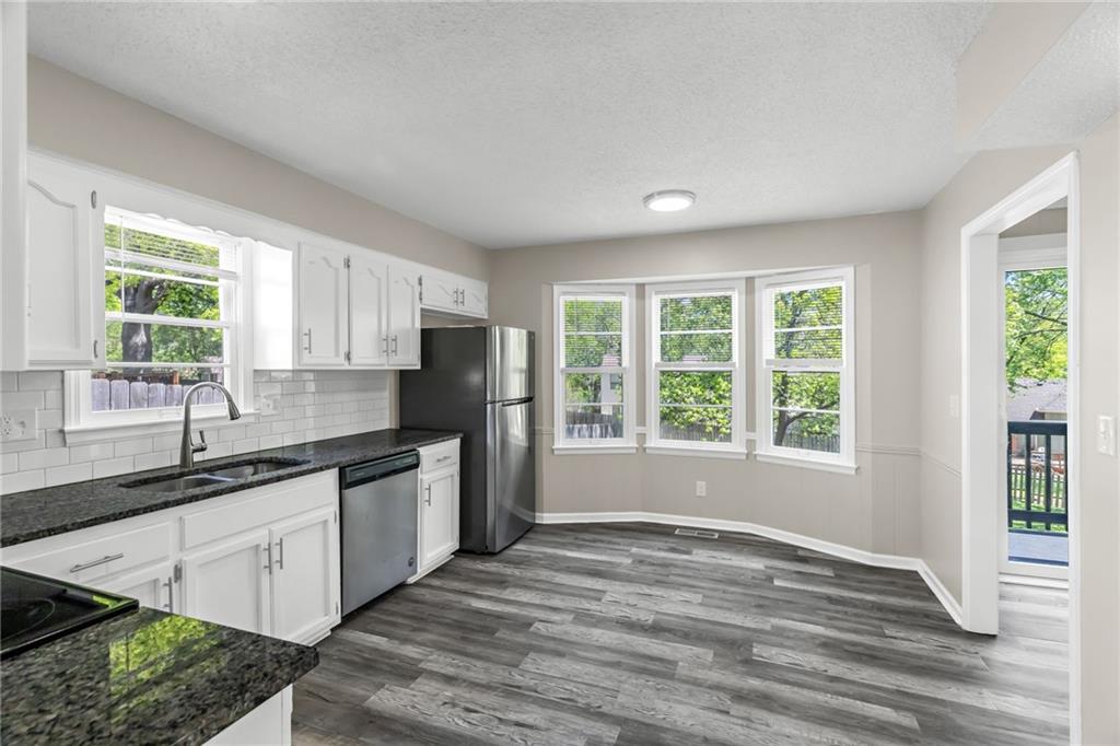6939 Widmer Road Property Photo 9