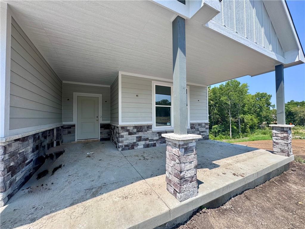8638 Eagle Creek Drive Property Photo 2