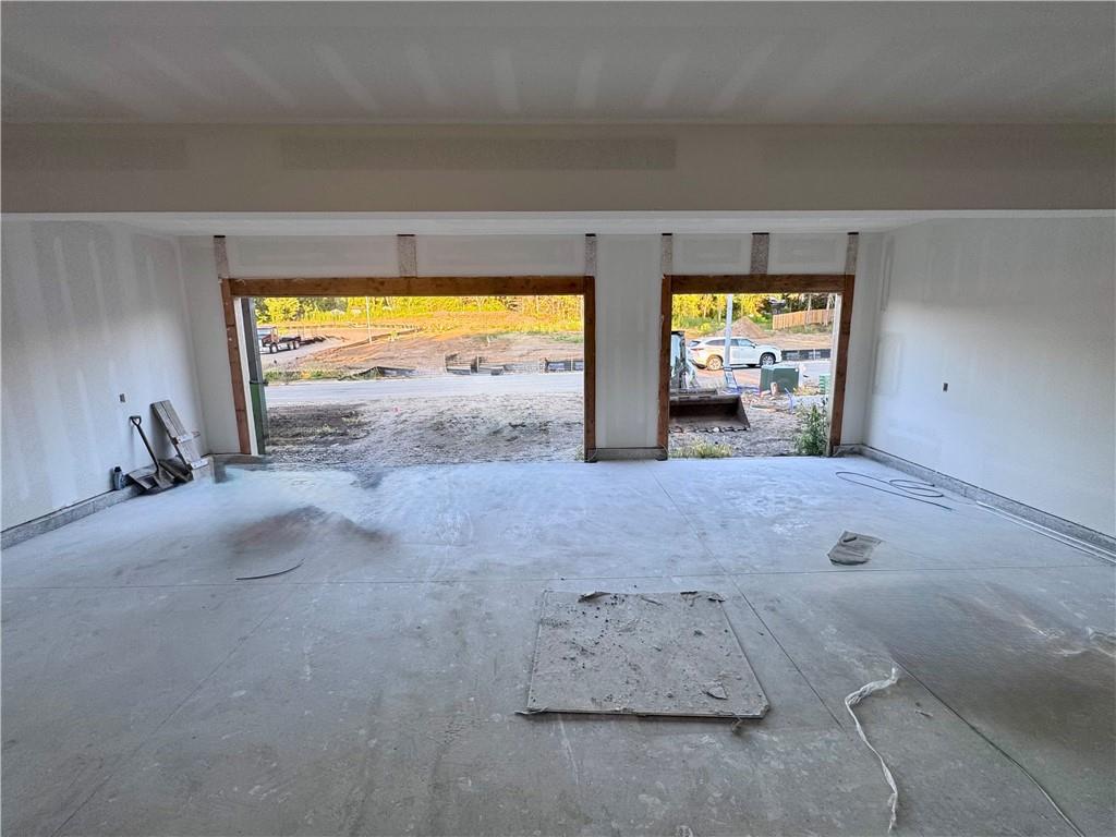 8638 Eagle Creek Drive Property Photo 3