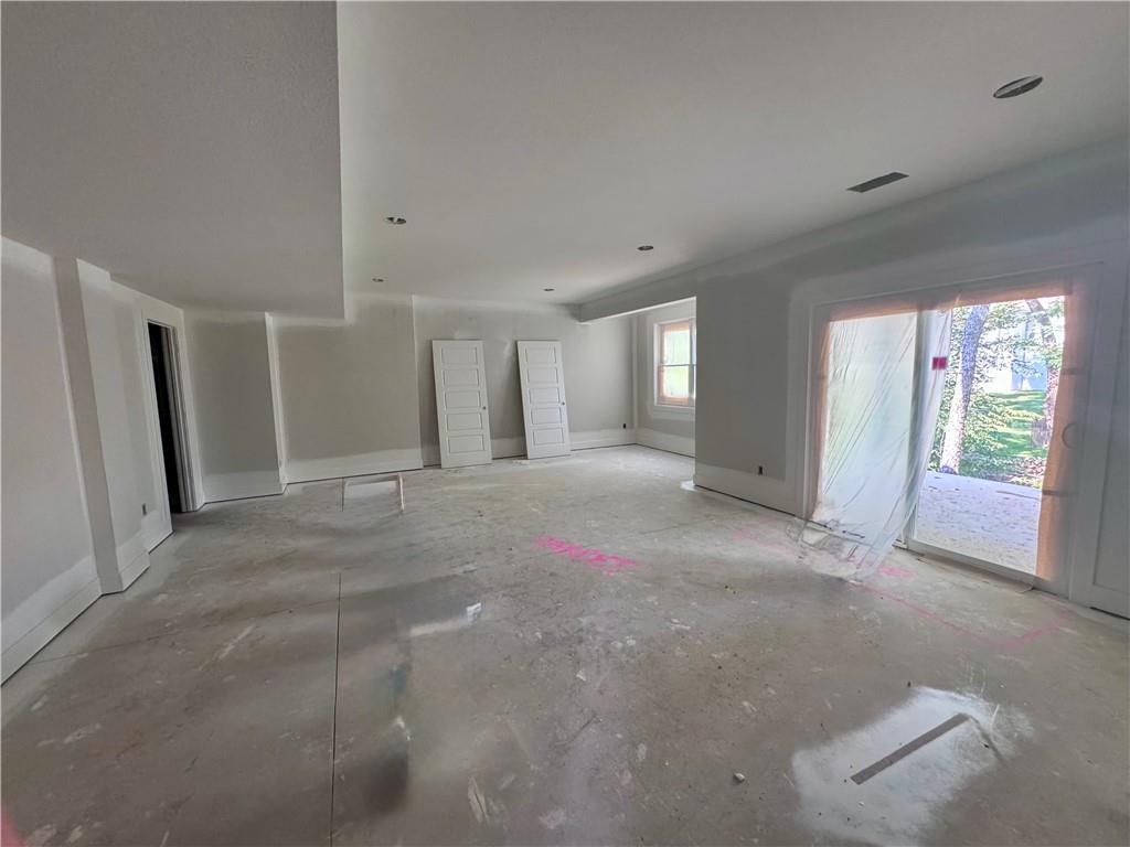 8638 Eagle Creek Drive Property Photo 18