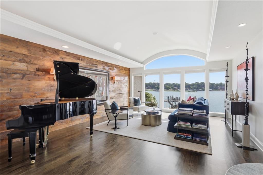 206 South Shore Drive Property Photo 10