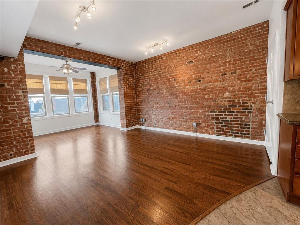 200 E 43rd Street Property Photo 2