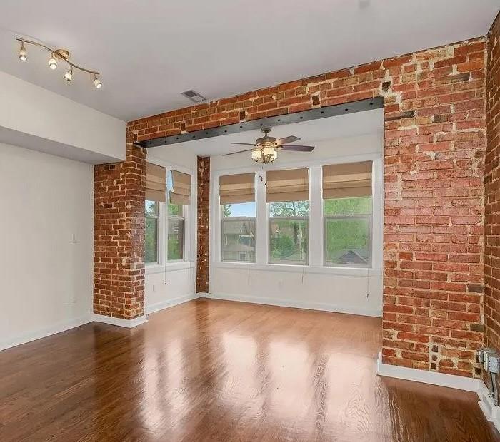 200 E 43rd Street Property Photo 4