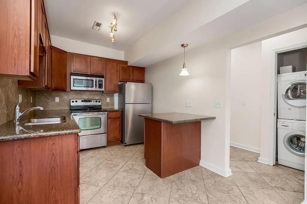 200 E 43rd Street Property Photo 7