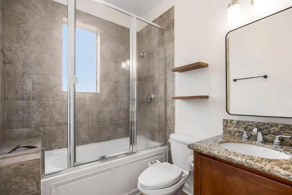 200 E 43rd Street Property Photo 12