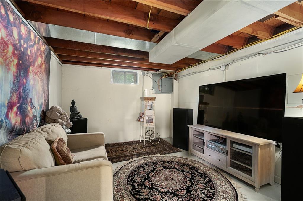 336 E Park Street Property Photo 18
