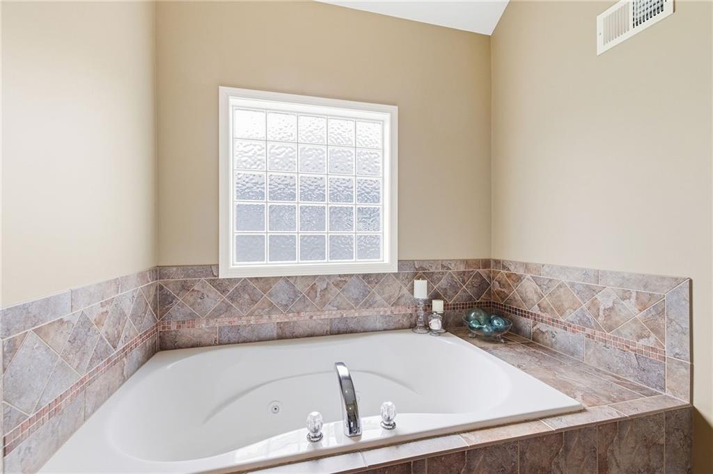 4237 Park Springs Drive Property Photo 23