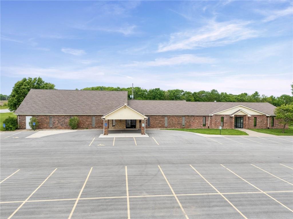 12320 Parallel Parkway Property Photo 2