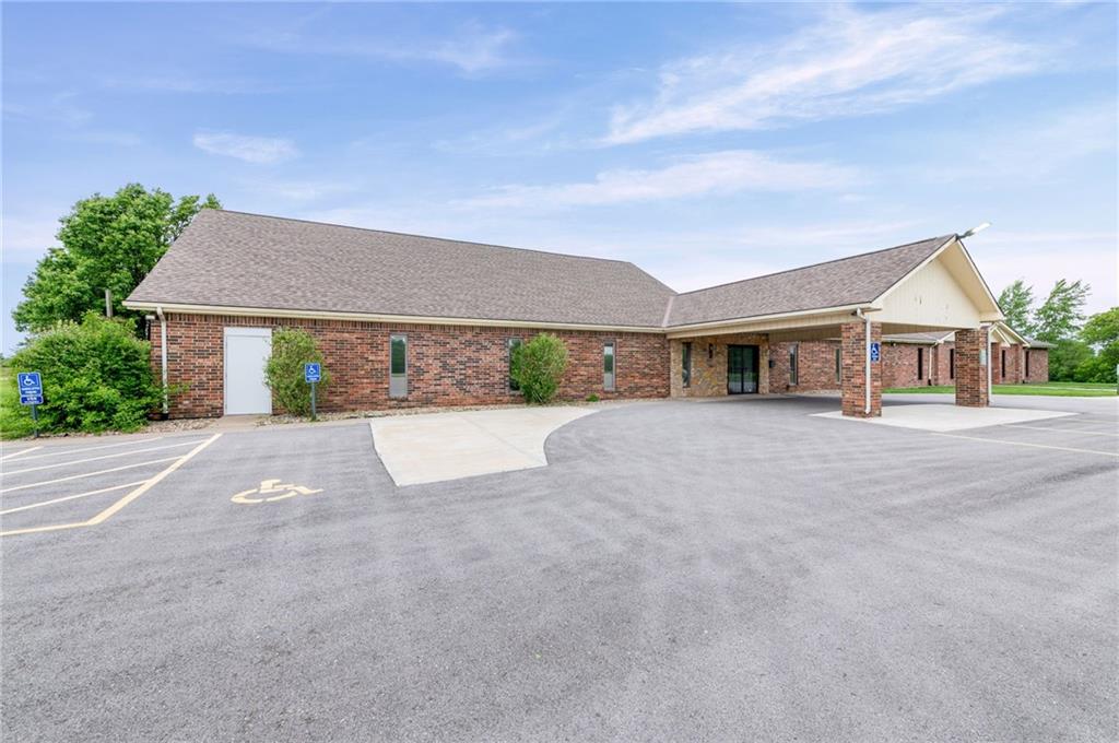 12320 Parallel Parkway Property Photo 10