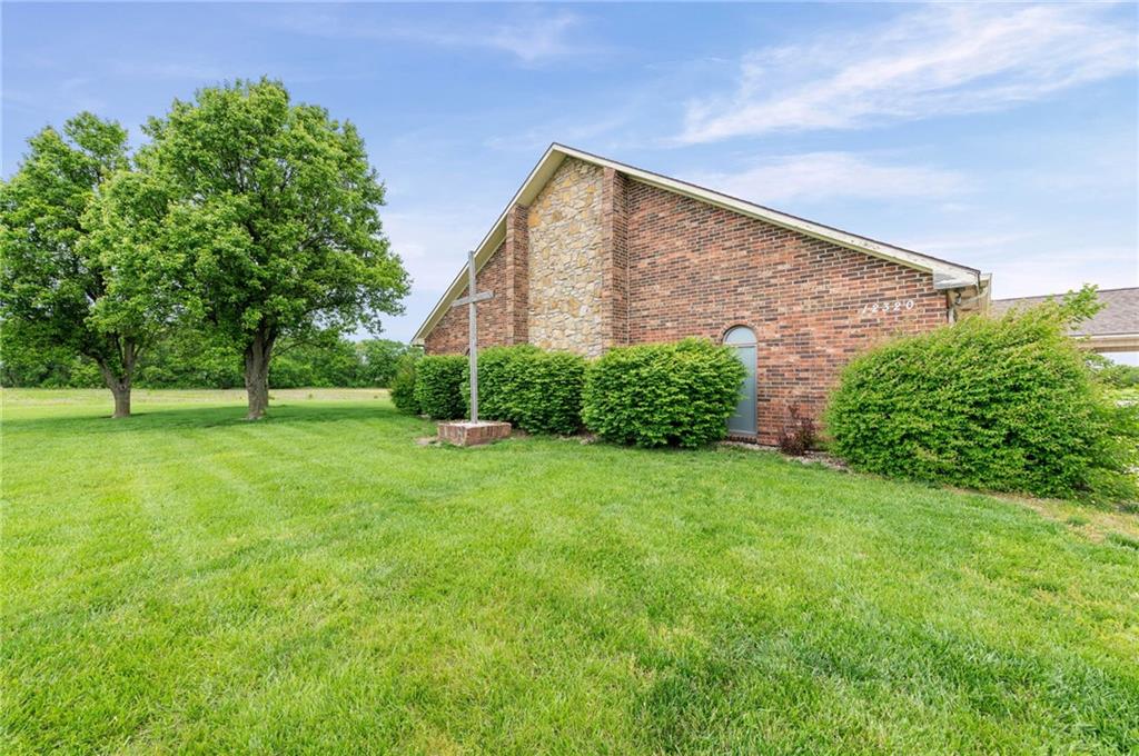 12320 Parallel Parkway Property Photo 11