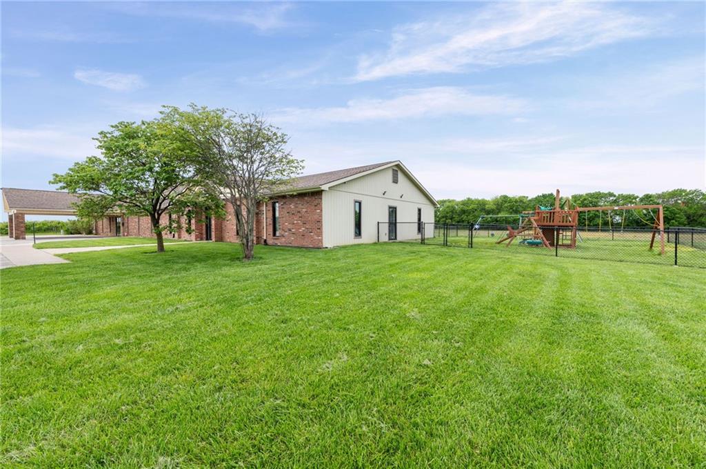 12320 Parallel Parkway Property Photo 12