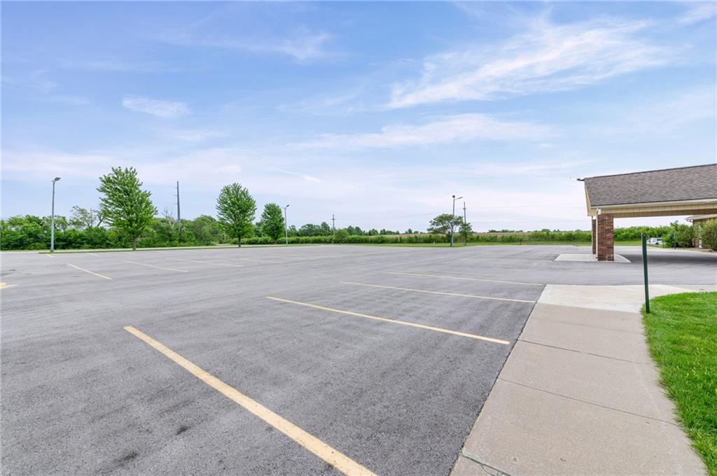 12320 Parallel Parkway Property Photo 13