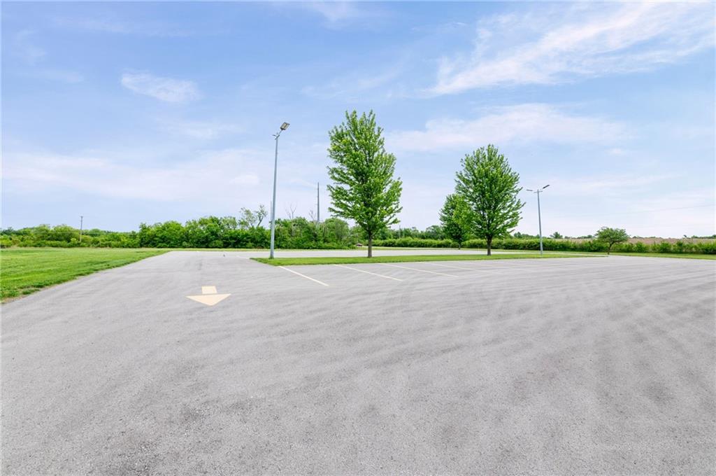 12320 Parallel Parkway Property Photo 14