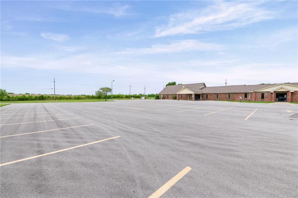 12320 Parallel Parkway Property Photo 15
