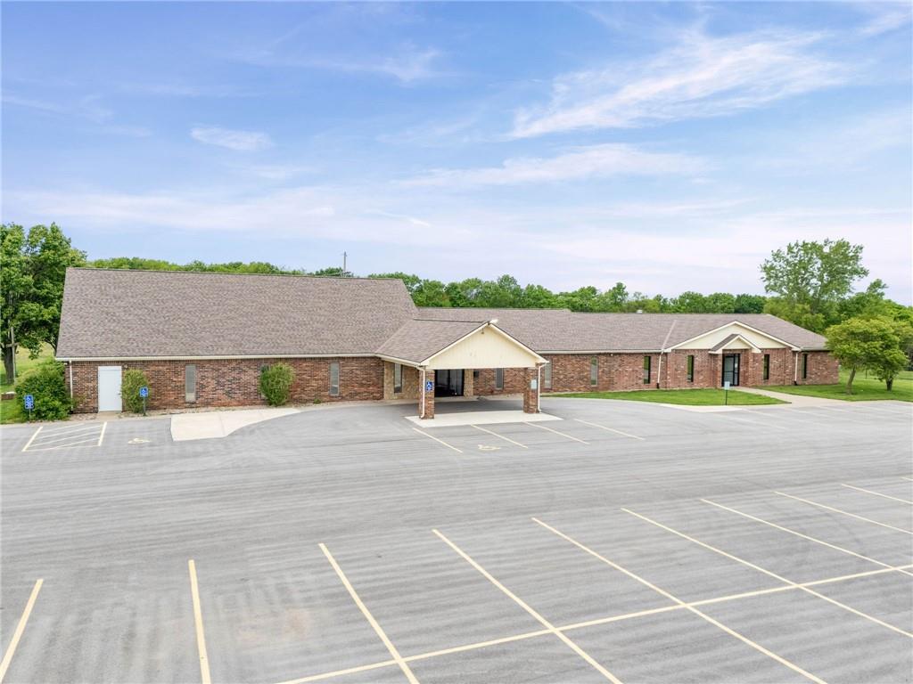12320 Parallel Parkway Property Photo 16