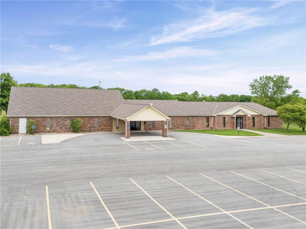 12320 Parallel Parkway Property Photo 17