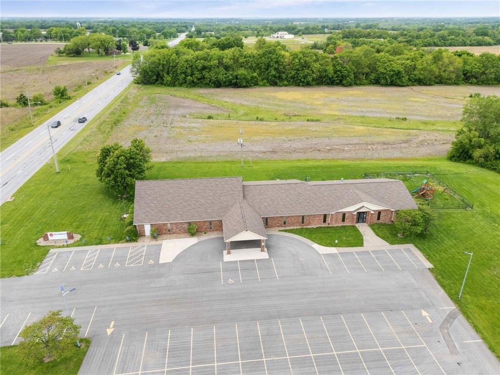 12320 Parallel Parkway Property Photo 18