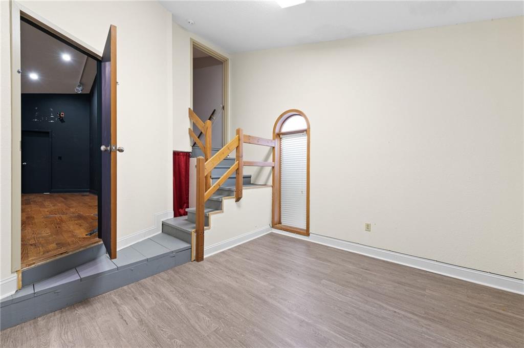12320 Parallel Parkway Property Photo 25