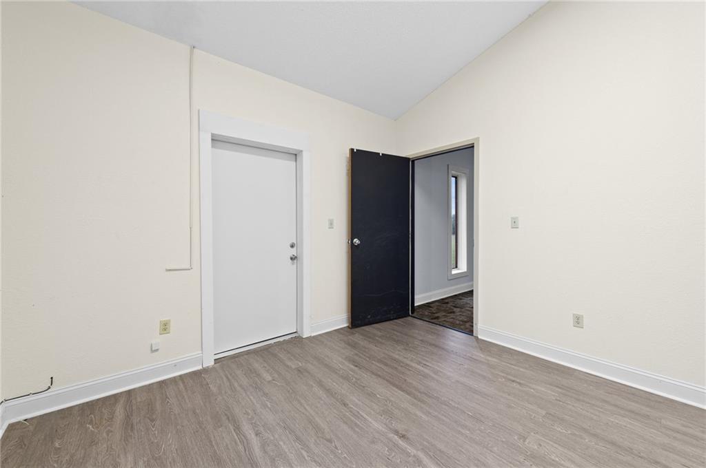 12320 Parallel Parkway Property Photo 26