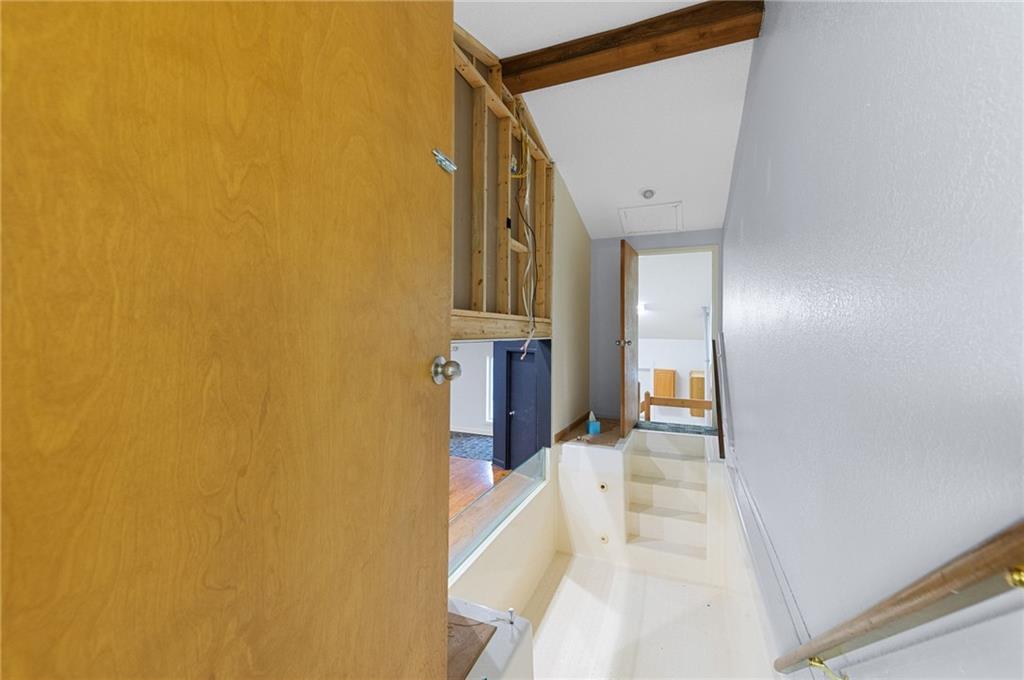 12320 Parallel Parkway Property Photo 27