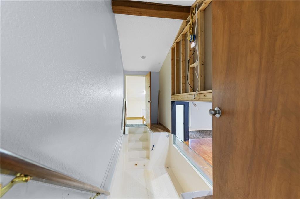 12320 Parallel Parkway Property Photo 28