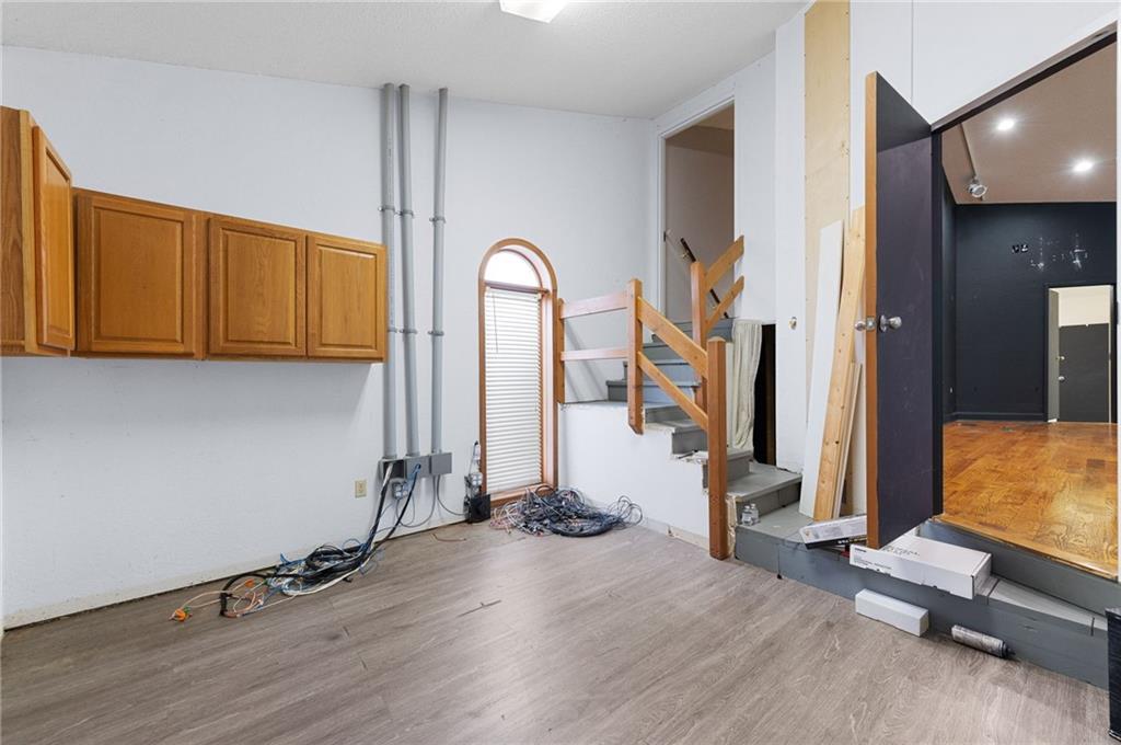 12320 Parallel Parkway Property Photo 29