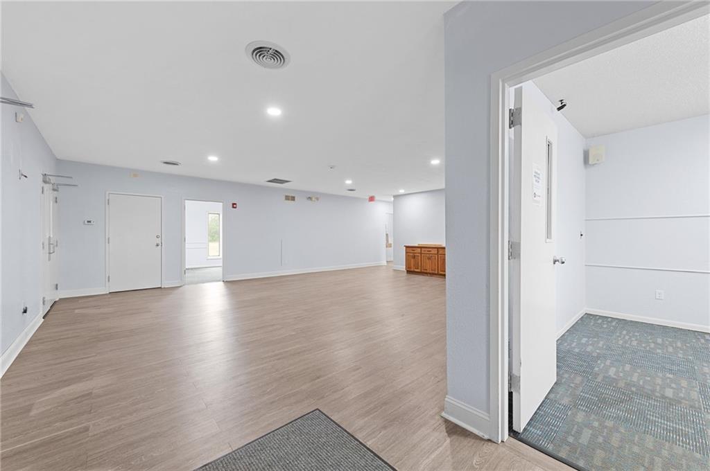 12320 Parallel Parkway Property Photo 33