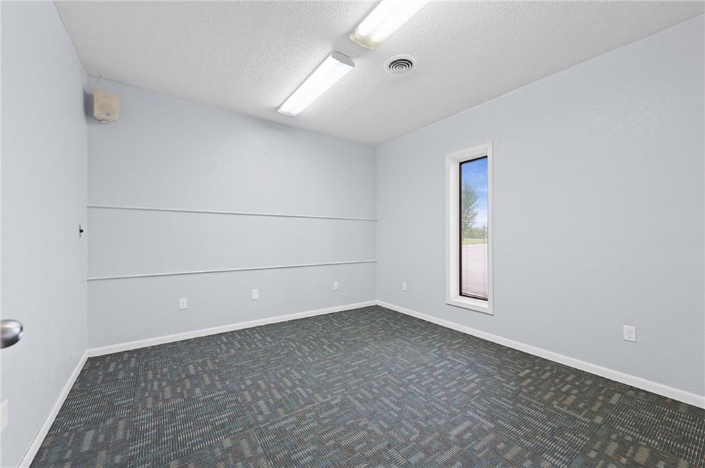 12320 Parallel Parkway Property Photo 34