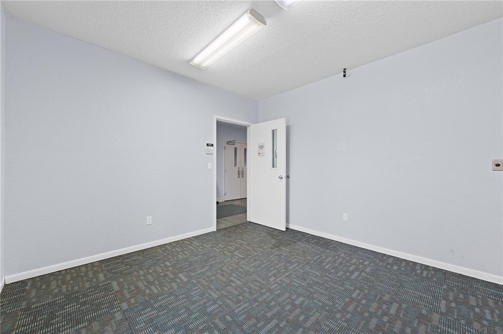 12320 Parallel Parkway Property Photo 35