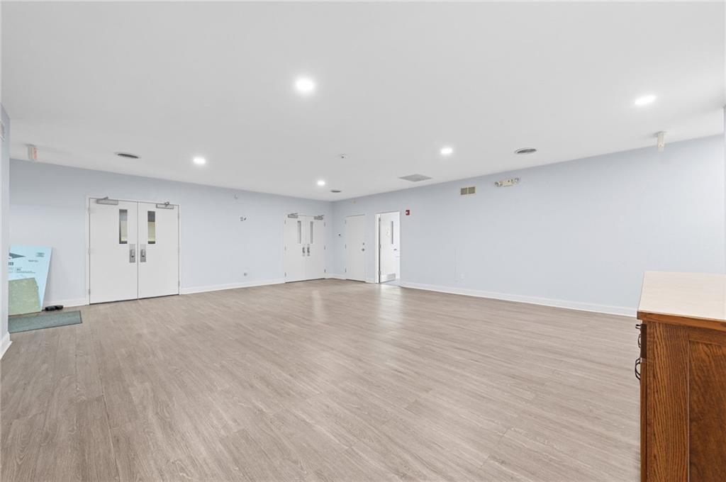 12320 Parallel Parkway Property Photo 37