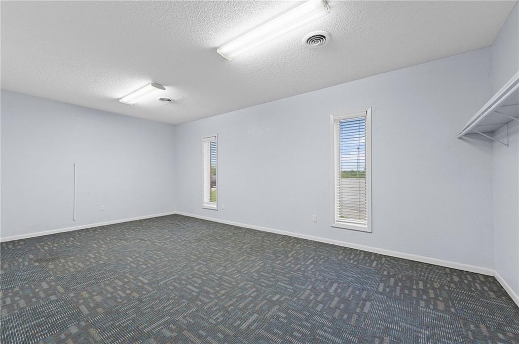 12320 Parallel Parkway Property Photo 38