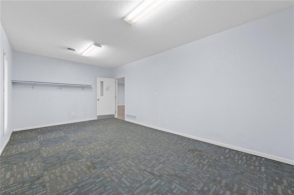 12320 Parallel Parkway Property Photo 39