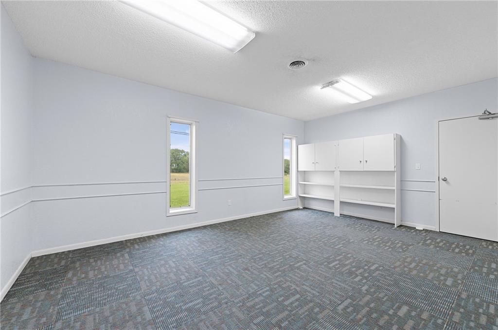 12320 Parallel Parkway Property Photo 41
