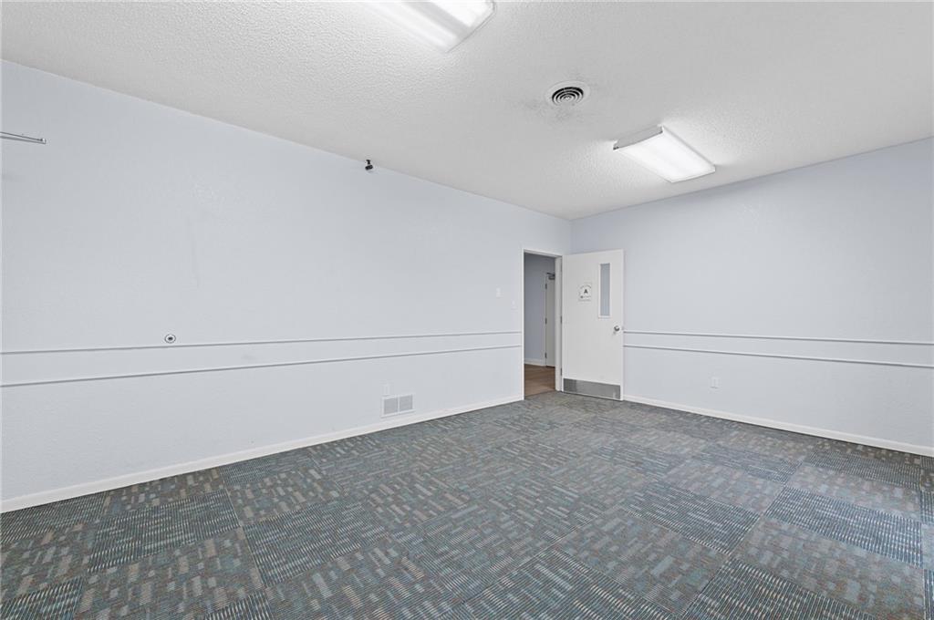 12320 Parallel Parkway Property Photo 42