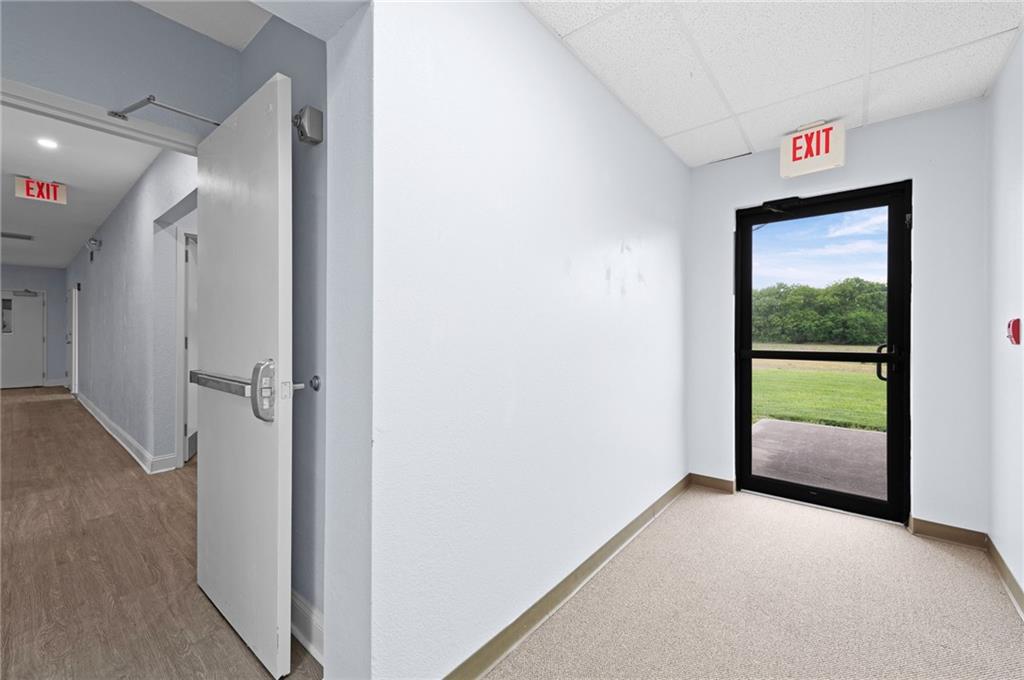 12320 Parallel Parkway Property Photo 52