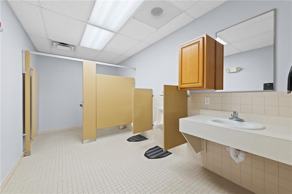 12320 Parallel Parkway Property Photo 61